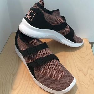 Nike Air Sockracer Flyknit Black/Bright Melon